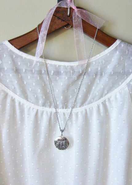 Tiny Owls,Owl,Locket,Silver Locket,Silver Necklace,Owl,Silver,Woodland,Antique Locket. Handmade jewelry by valleygirldesigns.