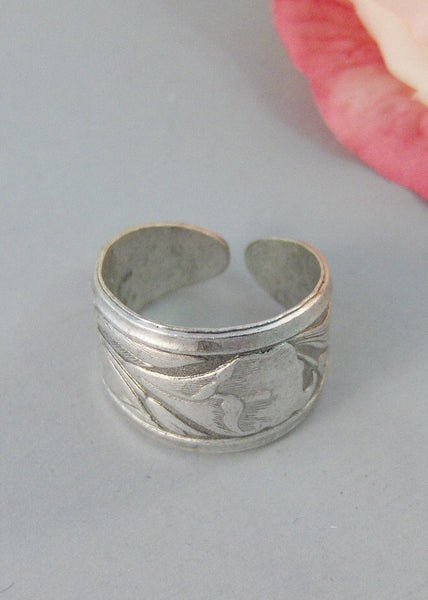 Iris Ring,Silver,Ring, Flower,Iris Ring,Antique Ring,Silver Ring,Blossom,Wedding,Bridesmaid. Handmade jewelery by valleygirldesigns.