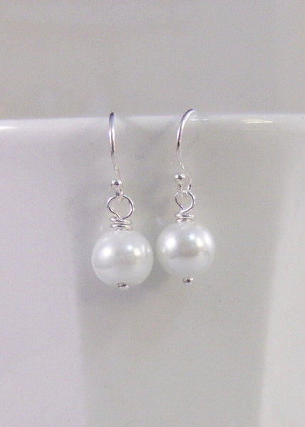 Classic Pearls,Earring,Sterling Silver,Pearl Earrings,Silver Earrings,Pearl,White,Ivory. Handmade jewelry by valleygirldesigns.