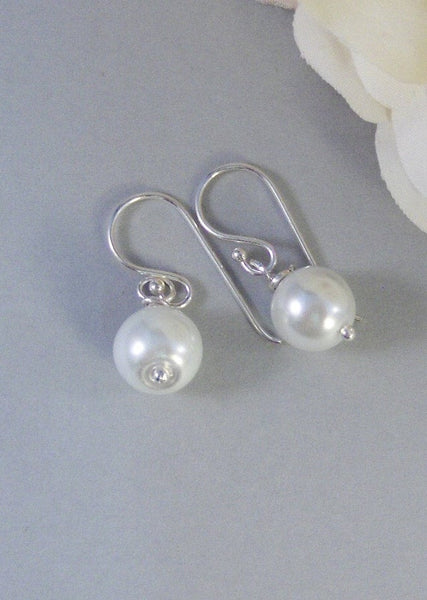 Classic Pearls,Earring,Sterling Silver,Pearl Earrings,Silver Earrings,Pearl,White,Ivory. Handmade jewelry by valleygirldesigns.