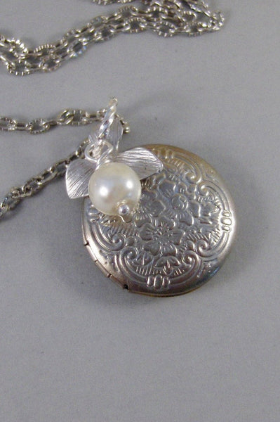 Simple Blossom,Locket,Silver,Locket,Blossom,Flower,Girl,Baby,Pearl,Antique. Handmade jewelery by Valleygirldesigns.
