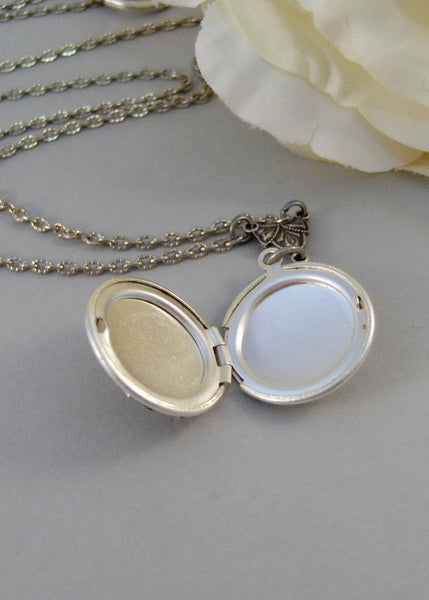 Edelwiess,Locket,Silver,Locket,Blossom,Flower,Girl,Baby,Pearl,Antique,Bride,Wedding. Handmade jewelery by Valleygirldesigns.