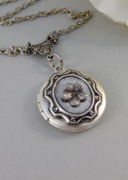 Edelwiess,Locket,Silver,Locket,Blossom,Flower,Girl,Baby,Pearl,Antique,Bride,Wedding. Handmade jewelery by Valleygirldesigns.