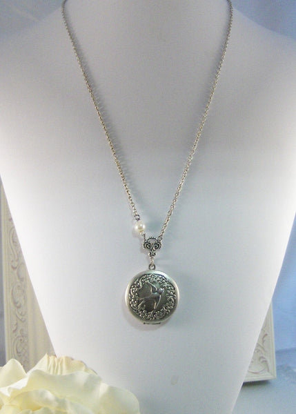Sparrow's Garden,Locket,Silver Locket,Bird,Sparrow,Flower,Wreath,Garden,Antique Locket,Steampunk. Handmade jewelry by valleygirldesigns.