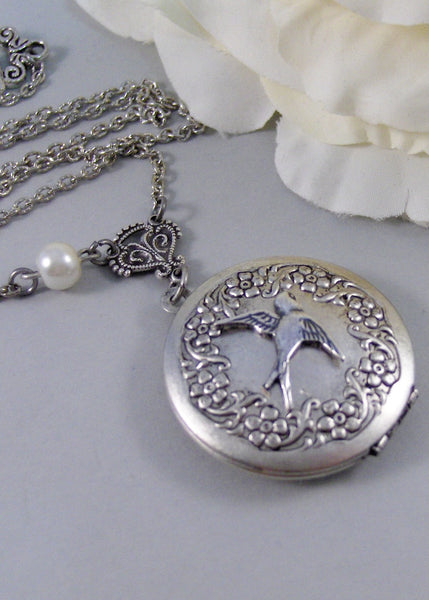 Sparrow's Garden,Locket,Silver Locket,Bird,Sparrow,Flower,Wreath,Garden,Antique Locket,Steampunk. Handmade jewelry by valleygirldesigns.