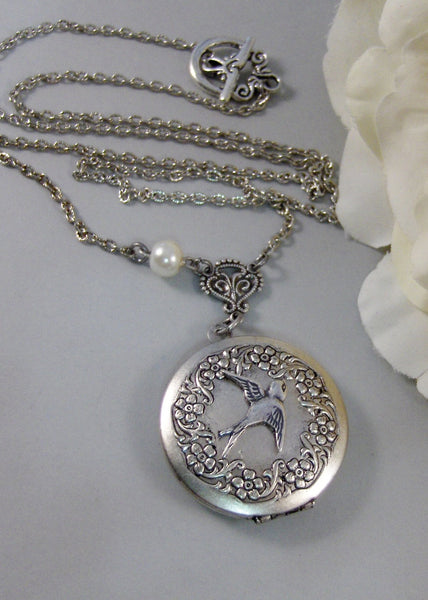 Sparrow's Garden,Locket,Silver Locket,Bird,Sparrow,Flower,Wreath,Garden,Antique Locket,Steampunk. Handmade jewelry by valleygirldesigns.