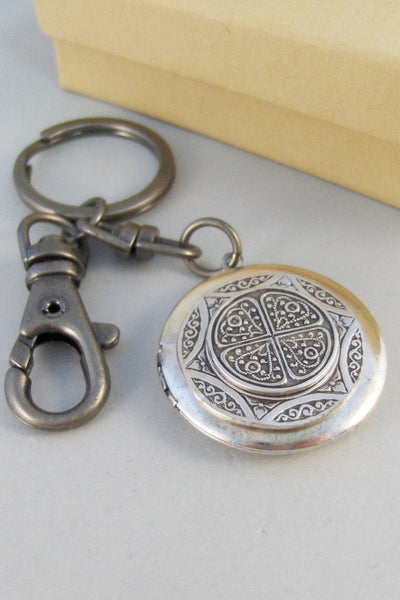 Celtic Keychain,Irish,Celtic,Keychain,Men,Groosmen,Groom,Father,Dad,Wedding,Gift. Handmade jewelry by valleygirldesigns.