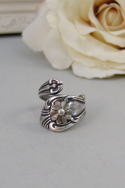 Sweet Bella,Ring,Silver,Flower Ring,Antique Ring,Silver Ring,Spoon Ring,Daisy,Daisy Ring,Wedding,Bridesmaid. By valleygirldesigns.