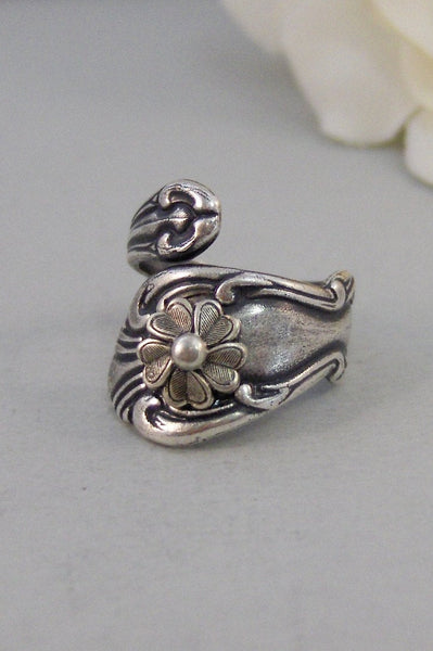 Sweet Bella,Ring,Silver,Flower Ring,Antique Ring,Silver Ring,Spoon Ring,Daisy,Daisy Ring,Wedding,Bridesmaid. By valleygirldesigns.