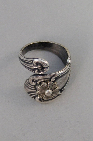 Sweet Bella,Ring,Silver,Flower Ring,Antique Ring,Silver Ring,Spoon Ring,Daisy,Daisy Ring,Wedding,Bridesmaid. By valleygirldesigns.