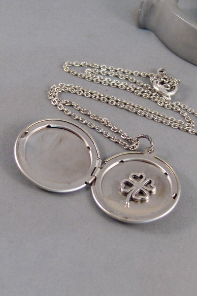 Hidden Clover,Locket,Clover,Minimalist,Secret Locket,Irish Locket,Clover Locket,Antique Locket,Clover,Nekclace,Simple.,valleygirldesign