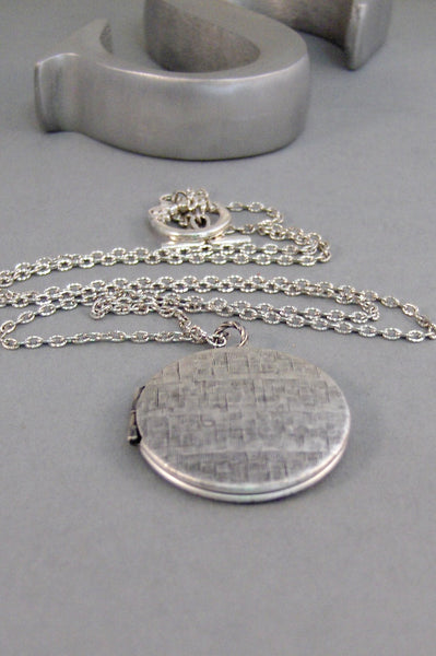 Hidden Dragonfly,Locket,Dragonfly,Minimalist,Secret Locket,Dragonfly Locket,Antique Locket,Silver Locket,Dragonfly Necklace.valleygirldesign