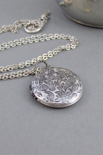 Hidden Bee,Locket,Bee,Minimalist,Secret Locket,Bee Locket,Antique Locket,Silver Locket,Bee Necklace.valleygirldesign