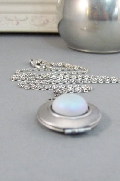 Full Moon,Moon,Moon Locket,Locket,Antique Locket,Silver Locket,Moonstone,Moonstone Necklace,Moonstone Locket,Moonstone CabValleygirldesigns.