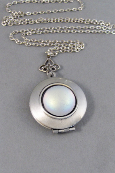 Full Moon,Moon,Moon Locket,Locket,Antique Locket,Silver Locket,Moonstone,Moonstone Necklace,Moonstone Locket,Moonstone CabValleygirldesigns.