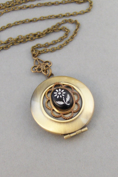 Black Daisy,Locket,Daisy Locket,Vintage Necklace,Vintage Locket,Black,Flower Locket,Necklace,Vintage Rhinestone,Handmade. ValleyGirlDesigns.