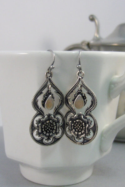 Ivory Pearl,Brass Earring,Earring,Pearl,Mother of Pearl,Earring,Bridesmaid Earring,Ivory Earring,Brass, White Earring,Summer,Boho,Gypsy.