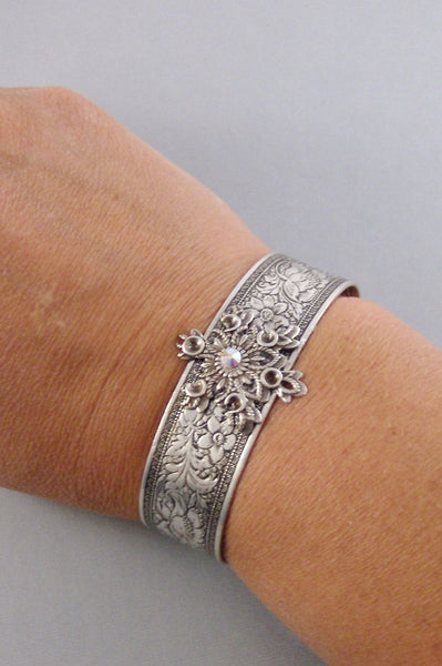 Snowflake Cuff,Snowflake,Snow Bracelet,Snowflake BraceletCuff Bracelet,Bracelet,Christmas Gift,Christmas,Antique Bracelet,valleygirldesigns.