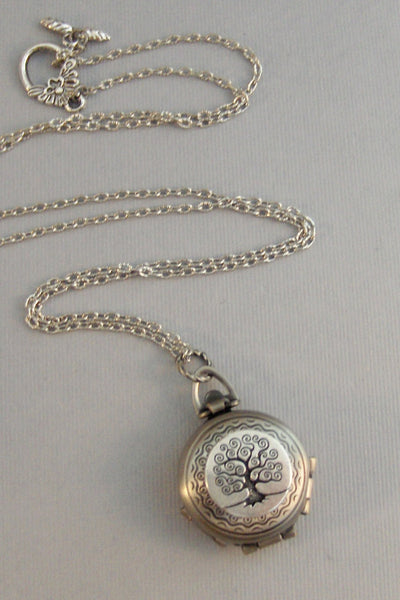 Enchanted Tree,Tree Locket,Tree Necklace,Silver Locket,Silver Necklace,Family Tree,Woodland,Antique Locket.Pill Box,Compartment