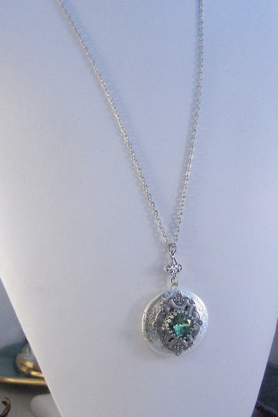 Peridot Star,Peridot Necklace,Green Locket,Green,Peridot,Peridot Locket,Princess Cut.August Birthstone,Peridot Birthstone.Valleygirldesigns.