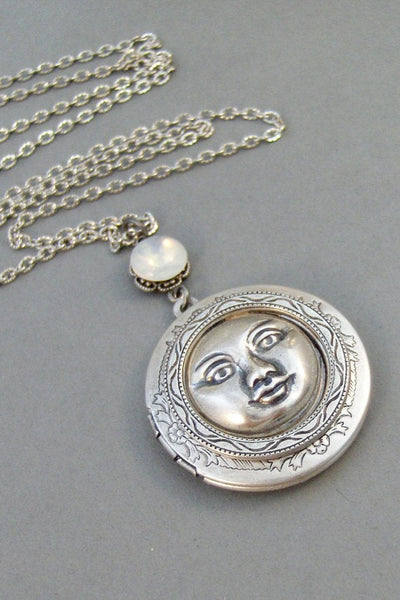 Sweet Moon,Moon,Locket,Antique Locket,Silver Locket,Moonstone,Goddess,Moonstone Necklace,Moonstone Locket,Moon,Moonstone Locket,Moon Girl
