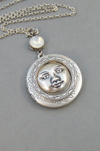 Sweet Moon,Moon,Locket,Antique Locket,Silver Locket,Moonstone,Goddess,Moonstone Necklace,Moonstone Locket,Moon,Moonstone Locket,Moon Girl