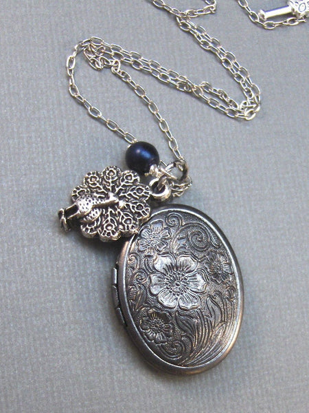 Pavo,Peacock,Locket,Silver Locket,Antique Locket,Blue,Filigree,Silver,Antique. Handmade jewelery by valleygirldesigns.