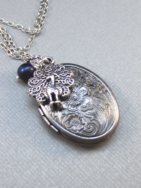 Pavo,Peacock,Locket,Silver Locket,Antique Locket,Blue,Filigree,Silver,Antique. Handmade jewelery by valleygirldesigns.