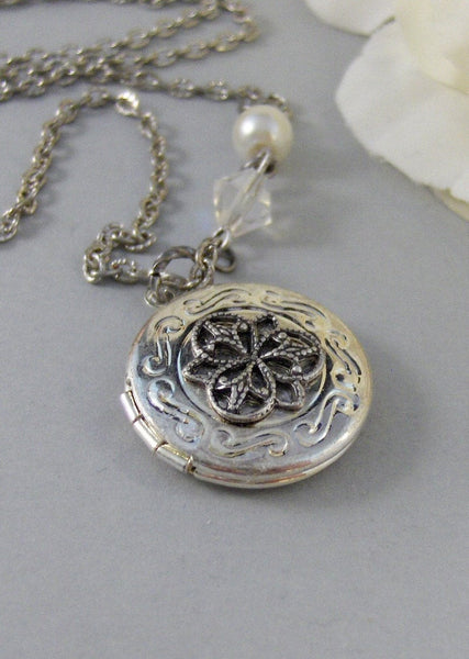 Fairie's Compass,Locket,Silver Locket,Fairy,Crystal,Antique Locket,Floral,Compass,Woodland,Whimsical. Handmade jewelry by valleygirldesigns.