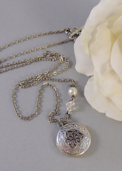 Fairie's Compass,Locket,Silver Locket,Fairy,Crystal,Antique Locket,Floral,Compass,Woodland,Whimsical. Handmade jewelry by valleygirldesigns.