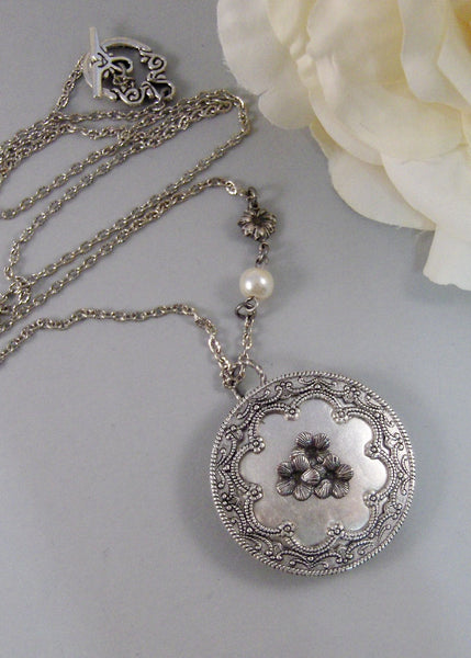 Victorian Blossoms,Silver Locket,Flower,Blossom,Bloom,Antiqued,Bride,Silver Locket,Antique Locket.Handmade Jewelery by Valleygirldesigns.