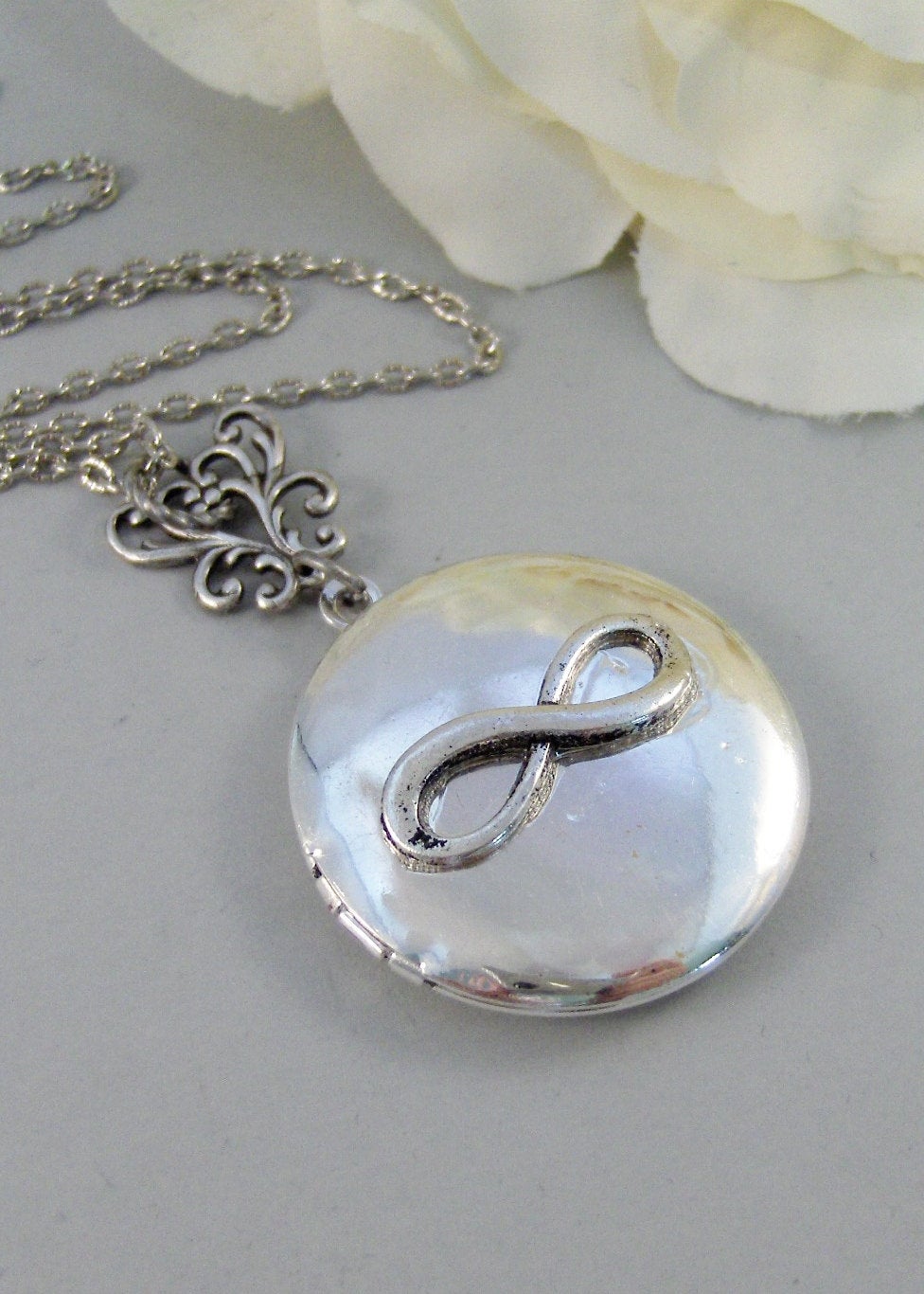 Antique Infinity,Infinity Necklace,Infinity Locket,Infinity Jewelry,Locket Necklace,Photo Locket,Infinity in Handmade,Infinity Pendant