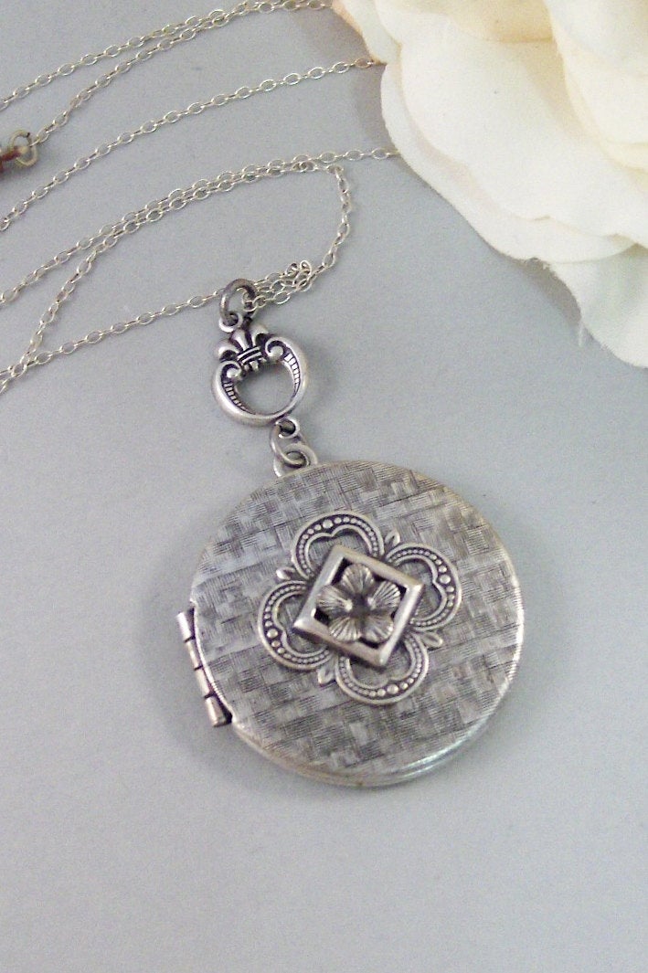 Vintage Bella,Locket,Silver Locket,Sterling Silver, Locket,Sterling Silver,Vintage Locket, Locket, Jewelry. jewelry by valleygirldesigns.