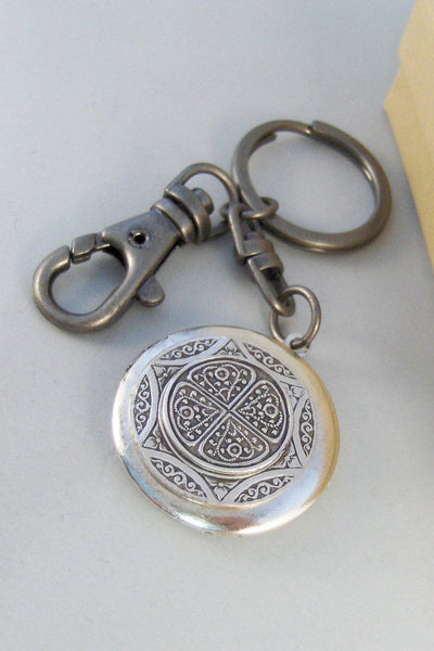 Celtic Keychain,Irish,Celtic,Keychain,Men,Groosmen,Groom,Father,Dad,Wedding,Gift. Handmade jewelry by valleygirldesigns.