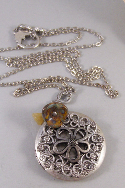 Woodland Daisy,Locket,Silver Locket,Flower,Yellow,Green,Antique Locket,Daisy,Necklace,Jewelry. Handmade jewelry by valleygirldesigns.