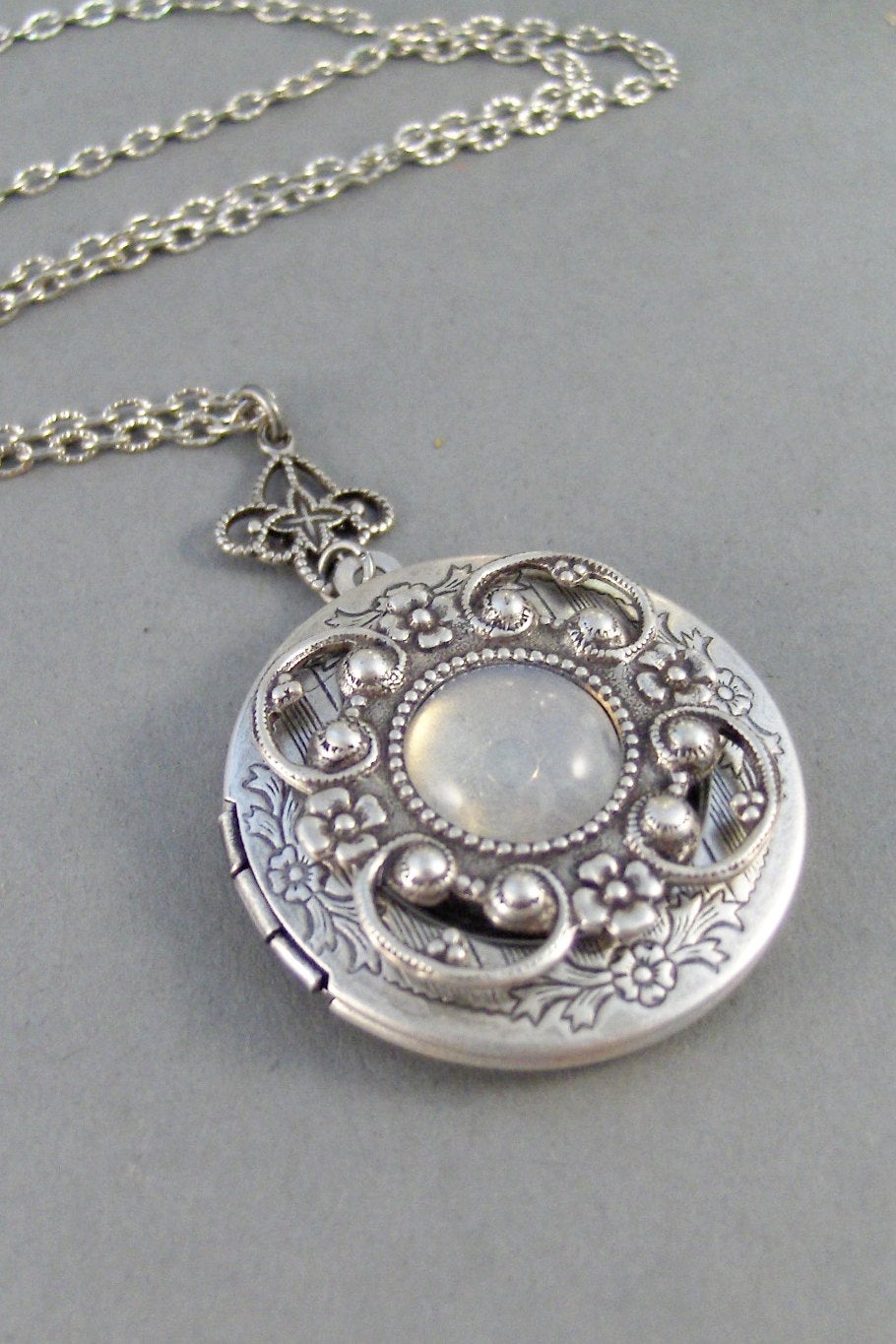 Vintage Moonstone,Locket,Antique Locket,Silver Locket,Moonstone,Goddess,Moonstone Necklace,Moonstone Locket,Moonstone Cab.Valleygirldesigns.