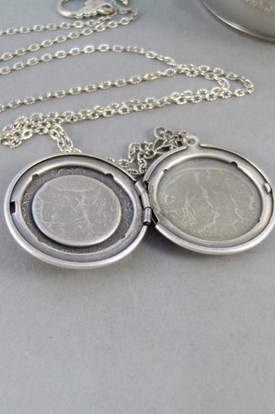 Full Moon,Moon,Moon Locket,Locket,Antique Locket,Silver Locket,Moonstone,Moonstone Necklace,Moonstone Locket,Moonstone CabValleygirldesigns.