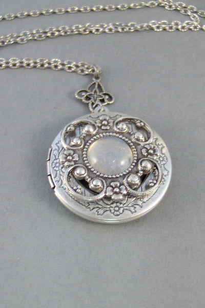 Vintage Moonstone,Locket,Antique Locket,Silver Locket,Moonstone,Goddess,Moonstone Necklace,Moonstone Locket,Moonstone Cab.Valleygirldesigns.