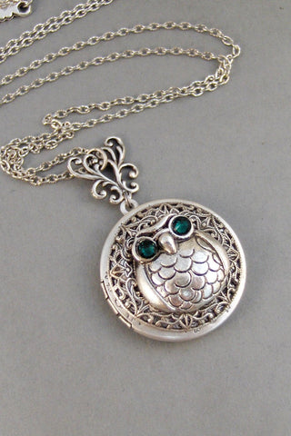 Emerald Owl,Owl,Necklace,Owl,Locket,Silver Locket,Silver Necklace,Owl,Silver,Woodland,Antique Locket. Handmade jewelry by valleygirldesigns.