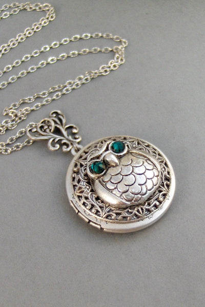 Emerald Owl,Owl,Necklace,Owl,Locket,Silver Locket,Silver Necklace,Owl,Silver,Woodland,Antique Locket. Handmade jewelry by valleygirldesigns.