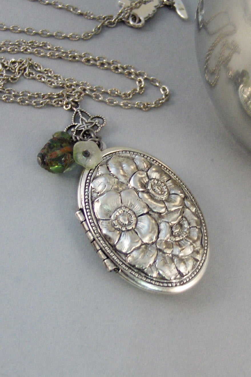 Sage And Flowers,Necklace,Green Locket,Green Flower,Silver Locket,Silver Necklace,Woodland,Antique Locket,Sage,Vintage  valleygirldesigns.