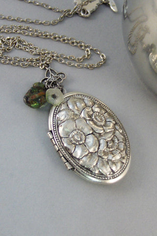 Sage And Flowers,Necklace,Green Locket,Green Flower,Silver Locket,Silver Necklace,Woodland,Antique Locket,Sage,Vintage  valleygirldesigns.