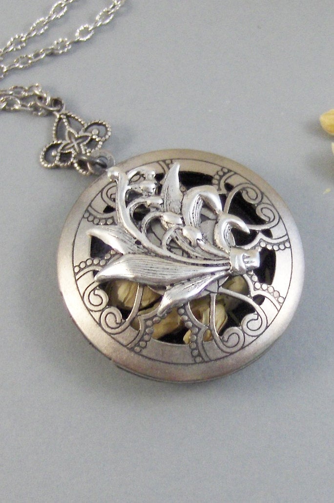 Scented Jasmine,Locket,Silver,Apothecary,Jasmine,Jasmine Locket,Jasmine Scent Locket,Scent Locket,Antique Locket,Jewelry, valleygirldesigns.