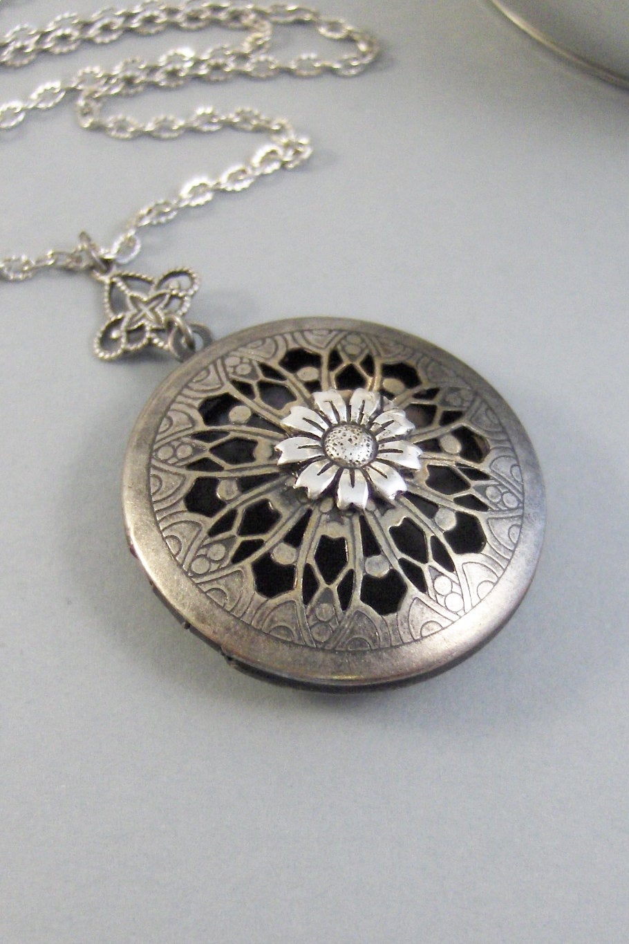 Scented Sunflower,Sunflower Necklace,Sunflower Locket,Sunflower Jewelry,Diffuset necklace,Diffuset Locket,Aromatherapy,Perfume Locket,valley