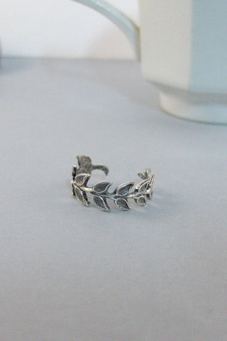Laurel Branch,Leaf Ring,Leaf,Leaves,Ring,Silver,Twig,Branch, Ring,Antique Ring,Silver Ring,Woodland,Wedding,Bridesmaid valleygirldesigns.