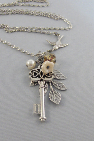 Sparrows Romance,Necklace,Silver Necklace,Key,Sparrow Necklace,Saprrow,Bird Necklace,Key Necklace,Key,Pearl Necklac,Skeleton Key,Antique Key