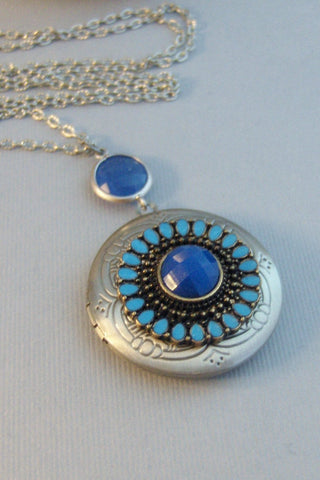 Sapphire Daisy,Sapphire,Sapphire Locket,Sapphire Necklace,Locket,Antique Locket,Silver Locket,Daisy,Necklace,Daisy Necklace,Daisy Locket.