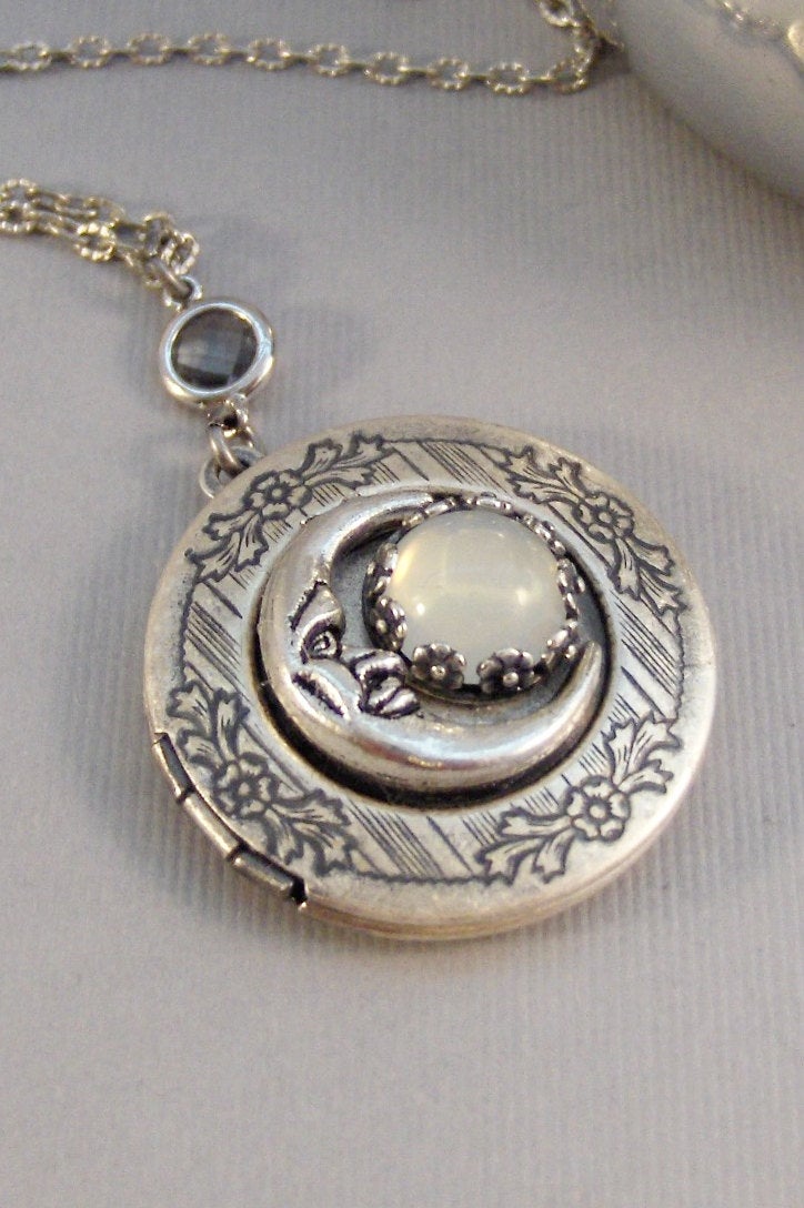 Opal Moon,Locket,Moon Locket,Opal Locket,Moonstone Locket,Moonstone,Opal,Locket,Antique Locket,Silver Locket,Moon,Opal Necklace,Opal Jewelry