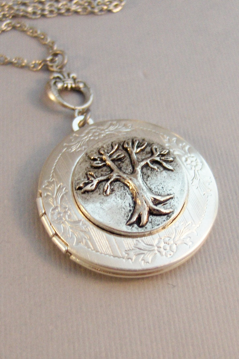 Simple Tree,Locket,Minimalist,Tree Locket,Tree Necklace,Family Tree,Thinking Tree,Antique Locket,Antique tree,Woodland,Woodland Tree,Valley