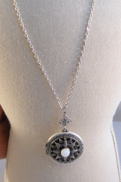 Moonstone Compass,Locket,Antique Locket,Silver Locket,Moonstone,Compass,Compass Necklace,Moonstone Necklace,Moonstone Locket,Moon,Home